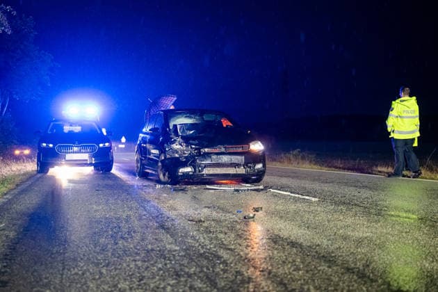 Wildwechsel führt zu Auffahrunfall, eine Person verletzt Am 01.10.2026 kam es gegen 06:30 Uhr auf der L236 zwischen Windesheim und Waldlaubersheim zu einem Auffahrunfall. Ein Audi SUV hatte wegen plötzlich über die Fahrbahn laufender Wildschweine eine Gefahrenbremsung eingeleitet. Ein nachfolgender VW Golf GTI konnte nicht rechtzeitig bremsen und fuhr auf den Audi auf. Eine Person wurde verletzt und mit einem Rettungswagen in ein Krankenhaus transportiert. Die L236 war bis 07:15 Uhr für die Maßnahmen voll gesperrt. Waldlaubersheim L236 Rheinland Pfalz Deutschland