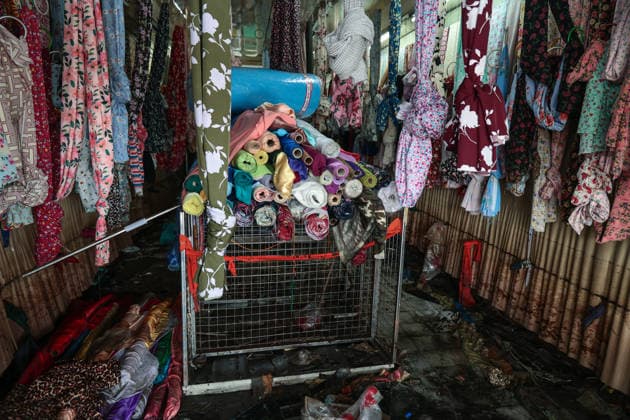 October 1, 2026, Bangkok, Bangkok, Thailand: Floodwaters inside the Klong Chan flats return to normal levels after 48 hours of heavy rain caused sudden flash flooding for over a week, submerging numerous vehicles, in Bangkok, Thailand, October 1, 2026. Bangkok Thailand  - ZUMAp219 20261001_zip_p219_051 Copyright: xNattaphonxPhanphongsanonx