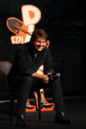 Hollywood star Tom Cruise in Seoul Hollywood star Tom Cruise in Seoul Hollywood actor Tom Cruise responds to reporters questions during a press conference in Seoul on Oct. 1, 2026, to promote the film Digger, which will hit local screens in South Korea on Oct. 3. (Yonhap) 2026-10-01 15:58:52 <Copyright ¨Ï 1980-2026 YONHAPNEWS AGENCY. .> ¼­¿ïÆ¯º°½Ã EDITORIAL USE ONLY  Copyright: xx star ???x yonphotos257265