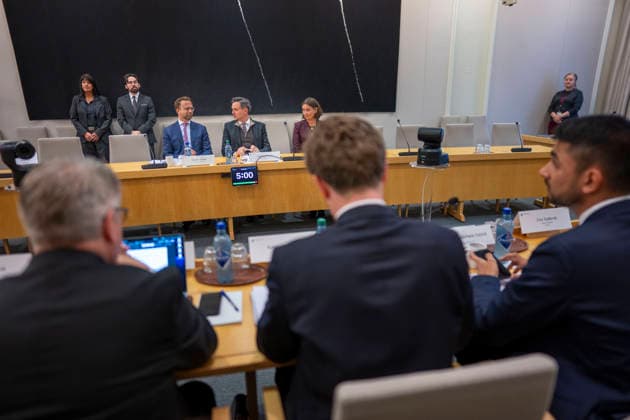 Epstein-horing starter i Stortinget Oslo 20261001. De to tidligere utviklingsministerne Nikolai Astrup og Dag-Inge Ulstein i salen under Stortingets kontroll- og konstitusjonskomitÃ apne horing om praksisen i Utenriksdepartementet og Jeffrey Epsteins nettverk i Norge. Foto: Heiko Junge NTB Oslo Norge hav0rJViY_Q EDITORIAL USE ONLY Ref:_BNC_POLhav0rJViY_Q.jpg Copyright: xHeikoxJungex xNTBx