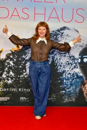 ABB FRAUWINKLER- Sarah Bauerett auf dem roten Teppich bei der NRW Kino Film Premiere Frau Winkler verlaesst das Haus im Kino Lichtburg in Essen am 30.09.2026 NRW Deutschland