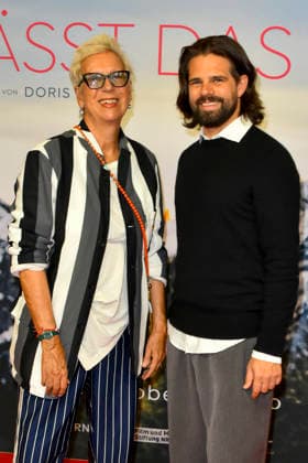 ABB FRAUWINKLER- Doris Doerrie Regisseurin Josef Ellers auf dem roten Teppich bei der NRW Kino Film Premiere Frau Winkler verlaesst das Haus im Kino Lichtburg in Essen am 30.09.2026 NRW Deutschland