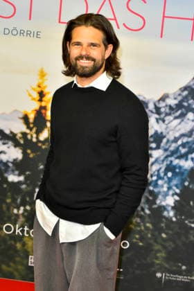 ABB FRAUWINKLER- Josef Ellers auf dem roten Teppich bei der NRW Kino Film Premiere Frau Winkler verlaesst das Haus im Kino Lichtburg in Essen am 30.09.2026 NRW Deutschland