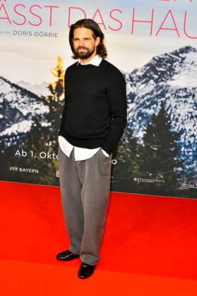 ABB FRAUWINKLER- Josef Ellers auf dem roten Teppich bei der NRW Kino Film Premiere Frau Winkler verlaesst das Haus im Kino Lichtburg in Essen am 30.09.2026 NRW Deutschland