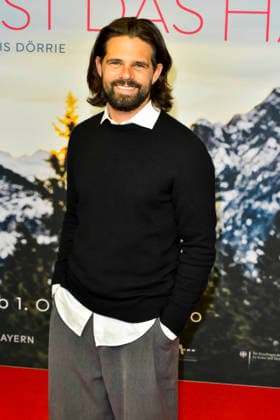 ABB FRAUWINKLER- Josef Ellers auf dem roten Teppich bei der NRW Kino Film Premiere Frau Winkler verlaesst das Haus im Kino Lichtburg in Essen am 30.09.2026 NRW Deutschland