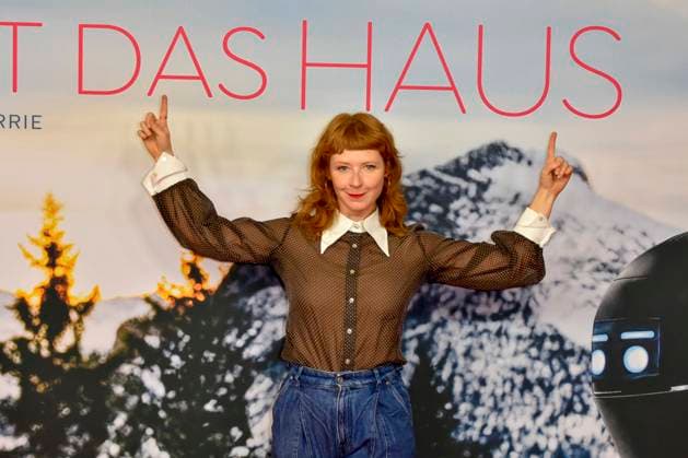 ABB FRAUWINKLER- Sarah Bauerett auf dem roten Teppich bei der NRW Kino Film Premiere Frau Winkler verlaesst das Haus im Kino Lichtburg in Essen am 30.09.2026 NRW Deutschland