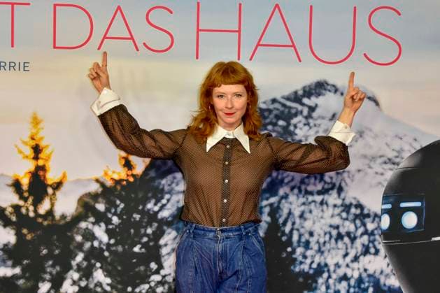 ABB FRAUWINKLER- Sarah Bauerett auf dem roten Teppich bei der NRW Kino Film Premiere Frau Winkler verlaesst das Haus im Kino Lichtburg in Essen am 30.09.2026 NRW Deutschland