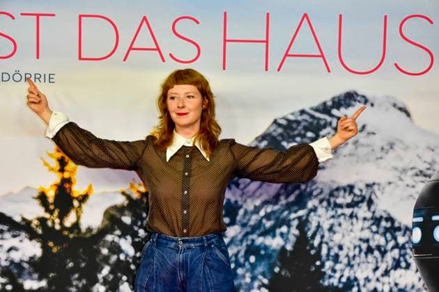 ABB FRAUWINKLER- Sarah Bauerett auf dem roten Teppich bei der NRW Kino Film Premiere Frau Winkler verlaesst das Haus im Kino Lichtburg in Essen am 30.09.2026 NRW Deutschland
