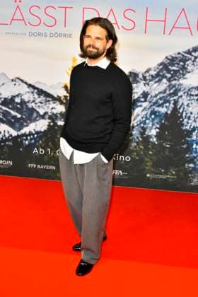 ABB FRAUWINKLER- Josef Ellers auf dem roten Teppich bei der NRW Kino Film Premiere Frau Winkler verlaesst das Haus im Kino Lichtburg in Essen am 30.09.2026 NRW Deutschland