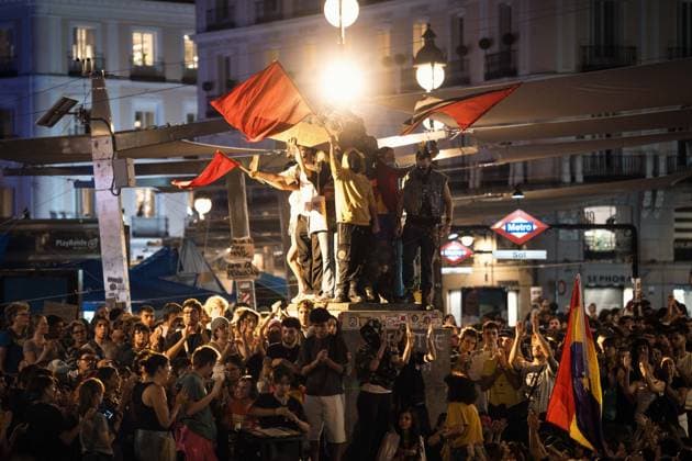October 1, 2026, Madrid, Madrid, SPAIN: Thousands of protesters continue the protest during the fifth night of the encampment in Puerta del Sol, Madrid, where young people from various groups and social movements gather in assemblies to decide the future of the protest and lead the debate on the housing problem and the system. Madrid SPAIN - ZUMAc270 20261001_zip_c270_048 Copyright: xDavidxCruzxSanzx
