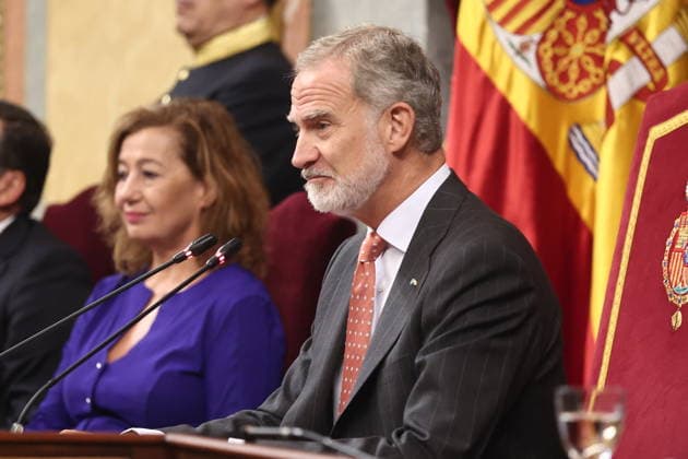 Opening of the 12th Ibero-American Parliamentary Forum at the Congress of Deputies. Congress President Francina Armengol and King Felipe VI during the 12th Ibero-American Parliamentary Forum at the Congress of Deputies on October 1, 2026, in Madrid, Spain. The meeting brings together Ibero-American parliamentarians to address the challenges of AI, democracy, gender equality, and parliamentary diplomacy. OCTOBER 1, 2026 Madrid, Madrid, Spain  Copyright: xEduardoxParrax 7811875
