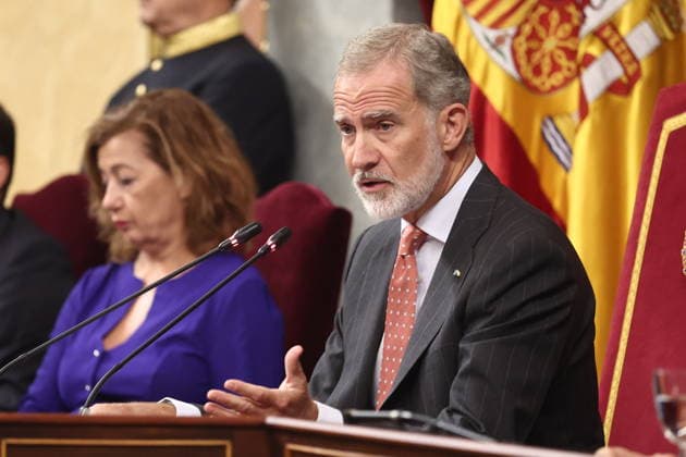 Opening of the 12th Ibero-American Parliamentary Forum at the Congress of Deputies. Congress President Francina Armengol and King Felipe VI during the 12th Ibero-American Parliamentary Forum at the Congress of Deputies on October 1, 2026, in Madrid, Spain. The meeting brings together Ibero-American parliamentarians to address the challenges of AI, democracy, gender equality, and parliamentary diplomacy. OCTOBER 1, 2026 Madrid, Spain  Copyright: xEduardoxParrax 7811899