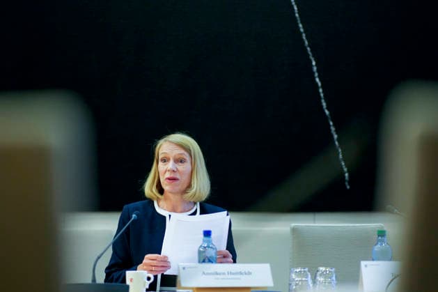 Epstein-horing starter i Stortinget Oslo 20261001. Anniken Huitfeldt under Stortingets kontroll- og konstitusjonskomitÃ s apne horing om praksisen i Utenriksdepartementet og Jeffrey Epsteins nettverk i Norge. Foto: Heiko Junge NTB Oslo Norge qG_CuatFkKc EDITORIAL USE ONLY Ref:_BNC_POLqG_CuatFkKc.jpg Copyright: xHeikoxJungex xNTBx