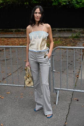 PFW Chloe Outside Arrivals JR Alexa Chung arriving at the Chloe show during Paris Fashion Week, in Paris, France on 1 October 2026. Photo by Julien Reynaud APS-Medias ABACAPRESS.COM Paris France  Copyright: xReynaudxJulien APS-Medias ABACAx