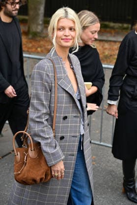 PFW Chloe Outside Arrivals JR Pixie Geldof arriving at the Chloe show during Paris Fashion Week, in Paris, France on 1 October 2026. Photo by Julien Reynaud APS-Medias ABACAPRESS.COM Paris France  Copyright: xReynaudxJulien APS-Medias ABACAx