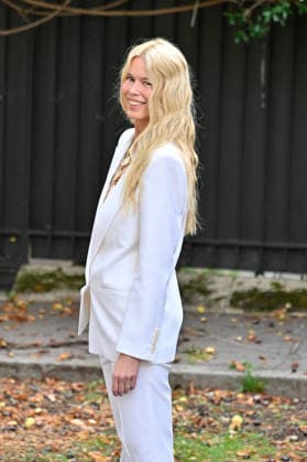 PFW Chloe Outside Arrivals JR Claudia Schiffer arriving at the Chloe show during Paris Fashion Week, in Paris, France on 1 October 2026. Photo by Julien Reynaud APS-Medias ABACAPRESS.COM Paris France  Copyright: xReynaudxJulien APS-Medias ABACAx