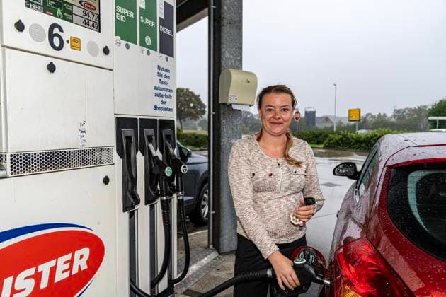 Stürmen Niederländer nun Taknstellen an der Grenze? ** NUR FÜR REDAKTIONELLE ZWECKE ** EDITORIAL USE ONLY **<p>Übersichtsaufnahme am 1.10.2026 ivon einer Tankstelle in Emmerich. Der Tankrabatt gilt ab dem 1. Oktober: Foto : Arnulf Stoffel Funke Foto Services < p> Buntes Deutschland NRW Emmerich Copyright: ArnulfxStoffel