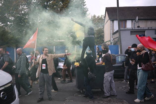 Students Prostest - Saint-Denis High school students marching between Saint-Denis and Aubervilliers North of Paris, on October 1, 2026 as they continue their protest to demand the hiring of substitute teachers, increased resources, and decent learning conditions. Photo by Raphael Lafargue ABACAPRESS.COM Saint-Denis Ile-de-France France  Copyright: xLafarguexRaphael ABACAx