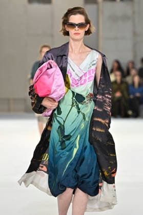 Dries Van Noten Women s Ready-to-Wear Spring Summer 2027 Collection Fashion Show during Paris Fashion Week, September 30, 2026 Dries Van Noten Women’s Ready-to-Wear Spring Summer 2027 Collection Fashion Show, during Paris Fashion Week, September 30, 2026, Paris, France  Copyright: xAgencex xBestimagexAgencex xBestimagex