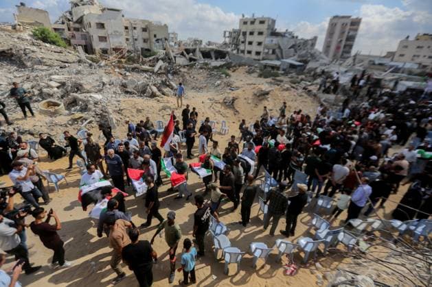 RECORD DATE NOT STATED Funeral Held for Palestinians Killed in Israel-Hamas War (INT) Funeral Held for Palestinians Killed in Israel-Hamas War. October 1, 2026, Gaza, Palestine: A mass funeral is held for 105 Palestinians who were killed in Israeli strikes during the early stages of the Israel-Hamas war. The remains of the victims were recently recovered from beneath the rubble of buildings destroyed in the Al-Taj area of Gaza City. Families and mourners gather to pay their respects. Credit: Hashem Zimmo TheNews2(Foto: Hashem Zimmo Thenews2 imago images) Funeral Held for Palestinians Killed in Israel-Hamas War  Copyright: xHashemxZimmox