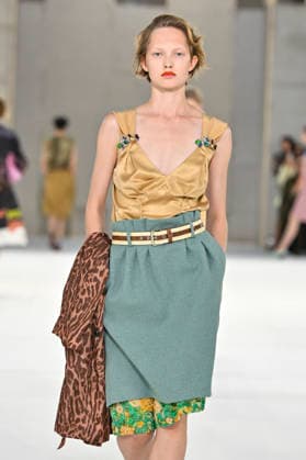 Dries Van Noten Women s Ready-to-Wear Spring Summer 2027 Collection Fashion Show during Paris Fashion Week, September 30, 2026 Dries Van Noten Women s Ready-to-Wear Spring Summer 2027 Collection Fashion Show, during Paris Fashion Week, September 30, 2026, Paris, France  Copyright: xAgencex xBestimagexAgencex xBestimagex