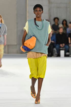 Dries Van Noten Women s Ready-to-Wear Spring Summer 2027 Collection Fashion Show during Paris Fashion Week, September 30, 2026 Dries Van Noten Women s Ready-to-Wear Spring Summer 2027 Collection Fashion Show, during Paris Fashion Week, September 30, 2026, Paris, France  Copyright: xAgencex xBestimagexAgencex xBestimagex