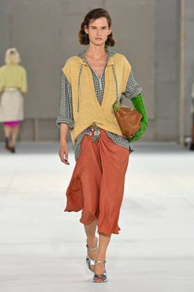 Dries Van Noten Women s Ready-to-Wear Spring Summer 2027 Collection Fashion Show during Paris Fashion Week, September 30, 2026 Dries Van Noten Women s Ready-to-Wear Spring Summer 2027 Collection Fashion Show, during Paris Fashion Week, September 30, 2026, Paris, France  Copyright: xAgencex xBestimagexAgencex xBestimagex