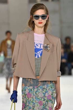Dries Van Noten Women s Ready-to-Wear Spring Summer 2027 Collection Fashion Show during Paris Fashion Week, September 30, 2026 Dries Van Noten Women s Ready-to-Wear Spring Summer 2027 Collection Fashion Show, during Paris Fashion Week, September 30, 2026, Paris, France  Copyright: xAgencex xBestimagexAgencex xBestimagex