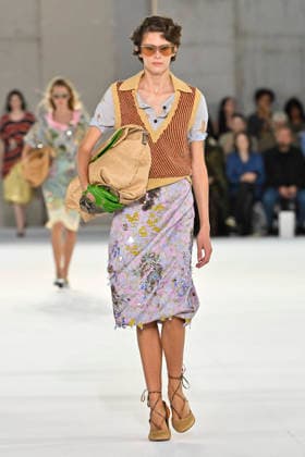 Dries Van Noten Women s Ready-to-Wear Spring Summer 2027 Collection Fashion Show during Paris Fashion Week, September 30, 2026 Dries Van Noten Women s Ready-to-Wear Spring Summer 2027 Collection Fashion Show, during Paris Fashion Week, September 30, 2026, Paris, France  Copyright: xAgencex xBestimagexAgencex xBestimagex