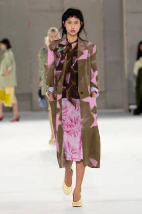Dries Van Noten Women s Ready-to-Wear Spring Summer 2027 Collection Fashion Show during Paris Fashion Week, September 30, 2026 Dries Van Noten Women s Ready-to-Wear Spring Summer 2027 Collection Fashion Show, during Paris Fashion Week, September 30, 2026, Paris, France  Copyright: xAgencex xBestimagexAgencex xBestimagex