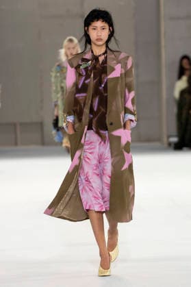 Dries Van Noten Women s Ready-to-Wear Spring Summer 2027 Collection Fashion Show during Paris Fashion Week, September 30, 2026 Dries Van Noten Women’s Ready-to-Wear Spring Summer 2027 Collection Fashion Show, during Paris Fashion Week, September 30, 2026, Paris, France  Copyright: xAgencex xBestimagexAgencex xBestimagex
