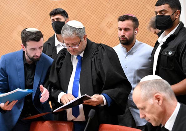 Right-wing Otzma Yehudit Chairman Minister Itamar Ben Gvir (C) prepares to present a petition in the Israeli High Court, to disqualify all the Arab Parties from running in the upcoming general elections on Thursday, October 1, 2026. The High Court will decide whether to appeal the Central Elections Committee s decision to ban all Arab Parties from running in the Israeli election.  JER2026100115 DEBBIExHILL