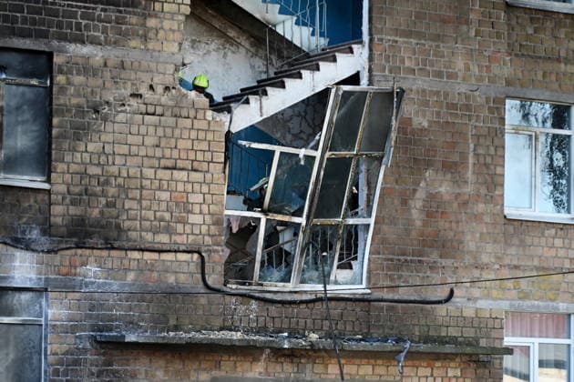 Aftermath Of A Russian Jet Drone Attack On A School In Kyiv Rescuers work at a damaged school hit by a Russian jet-drone strike in Kyiv, on October 1, 2026. Kyiv Ukraine  Copyright: xOleksandrxGusevx originalFilename: gusev-aftermat261001_npPp4.jpg