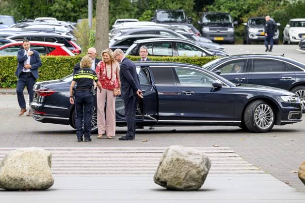 Apeldoorn, The Netherlands, 2026-10-01 14:03:20 APELDOORN, 01-10-2026, Police Academy. Queen Maxima visits the Police Academy in Apeldoorn in the context of financially sound employership. With over 67,000 employees, the National Police is one of the largest employers in the Netherlands and a member of the Foundation for Financially Healthy Netherlands (SFGN). Queen Maxima is honorary chair of this foundation. PHOTO: NLBeeld Patrick van Emst Credit: NL Beeld Patrick van Emst  Copyright: xx x