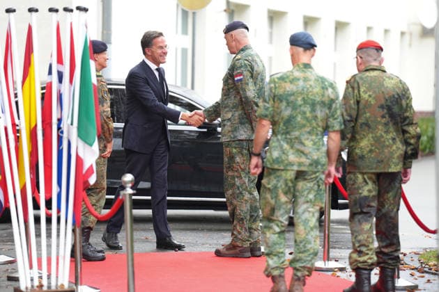 Besuch des Deutsch-Niederlaendischen Corps mit Bundeskanzler Merz NATO Generalsekretaer Mark Ruette beim Besuch des 1. Deutsch-Niederlaendische Corps, Muenster, 01.10.2026 Muenster NRW Deutschland