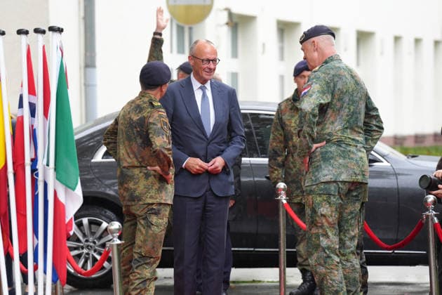 Besuch des Deutsch-Niederlaendischen Corps mit Bundeskanzler Merz Bundeskanzler Friedrich Merz bei der Ankunft zum Besuch des 1. Deutsch-Niederlaendische Corps, Muenster, 01.10.2026 Muenster NRW Deutschland