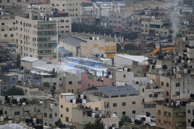 Israel enforces Security as Jewish visitors arrive to pray during the festival of Sukkot in Nablus, Palestine Tear gas smoke fired by the Israeli army is seen amidst the buildings surrounding Joseph s Tomb —a religious site that is a point of contention between Israelis and Palestinians—as Jewish visitors arrive late at night to pray there during the holiday of Sukkot; the site is located in an area under the control of the Palestinian Authority. Nablus Palestine Copyright: xNasserxishatyehx xSOPAxImagesx Nishtayeh696