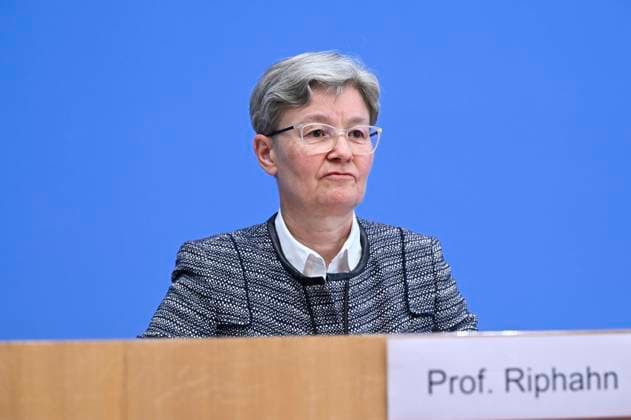 ABB BPK- Regina Therese Riphahn deutsche Wirtschaftswissenschaftlerin Thema Vorstellung Bericht Postinfektioese Erkrankungen Versorgung, Forschung und Praevention am Beispiel von Long Covid auf der BPK Bundespressekonferenz in Berlin am 01.10.2026 Berlin Deutschland