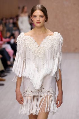PFW - Chloe Runway A model walks the runway during the Chloe Ready to Wear Spring Summer 2027 fashion show as part of Paris Fashion Week on October 1, 2026 in Paris, France. Photo by Alain-Gil Gonzalez ABACAPRESS.COM Paris Ile-de-France France  Copyright: xGonzalezxAlain-Gil ABACAx