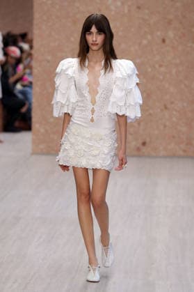 PFW - Chloe Runway A model walks the runway during the Chloe Ready to Wear Spring Summer 2027 fashion show as part of Paris Fashion Week on October 1, 2026 in Paris, France. Photo by Alain-Gil Gonzalez ABACAPRESS.COM Paris Ile-de-France France  Copyright: xGonzalezxAlain-Gil ABACAx