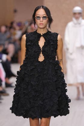 PFW - Chloe Runway A model walks the runway during the Chloe Ready to Wear Spring Summer 2027 fashion show as part of Paris Fashion Week on October 1, 2026 in Paris, France. Photo by Alain-Gil Gonzalez ABACAPRESS.COM Paris Ile-de-France France  Copyright: xGonzalezxAlain-Gil ABACAx