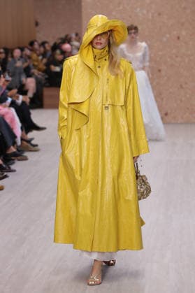 PFW - Chloe Runway A model walks the runway during the Chloe Ready to Wear Spring Summer 2027 fashion show as part of Paris Fashion Week on October 1, 2026 in Paris, France. Photo by Alain-Gil Gonzalez ABACAPRESS.COM Paris Ile-de-France France  Copyright: xGonzalezxAlain-Gil ABACAx
