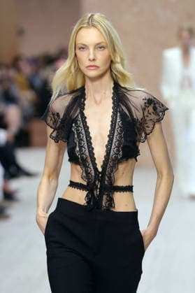 PFW - Chloe Runway Caroline Trentini walks the runway during the Chloe Ready to Wear Spring Summer 2027 fashion show as part of Paris Fashion Week on October 1, 2026 in Paris, France. Photo by Alain-Gil Gonzalez ABACAPRESS.COM Paris Ile-de-France France  Copyright: xGonzalezxAlain-Gil ABACAx