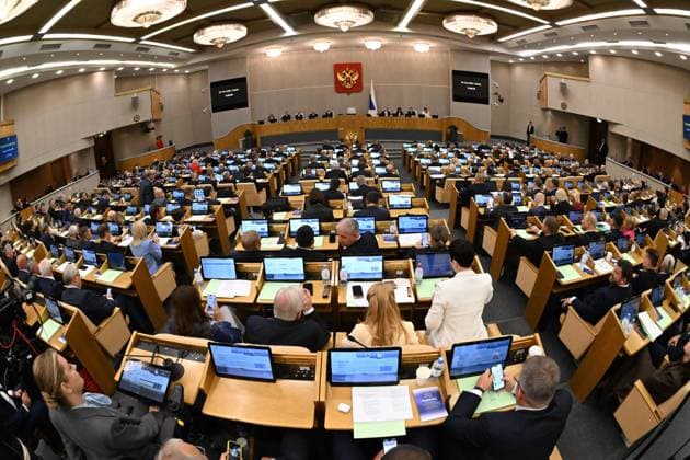Moscow. The first session of the State Duma of the Russian Federation of the ninth convocation. Deputies before Russian President Vladimir Putin s address. KomsomolskayaxPravda