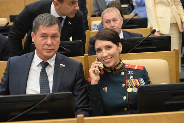 Moscow. The first session of the State Duma of the Russian Federation of the ninth convocation. State Duma deputies Zarif Baiguskarov and Lyudmila Bolilaya before the session. KomsomolskayaxPravda