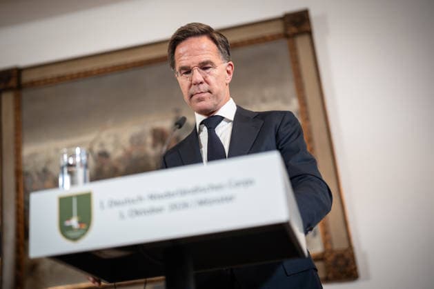 Mark Rutte, NATO-Generalsekretär, während der Abschlussstatements;Treffen Bundeskanzler, Premierminister der Niederlande und NATO-Generalsekretär beim 1. Deutsch-Niederländischen Corps in Münster, Münster Nordrhein-Westfalen Deutschland Deutsch-Niederländische Corps