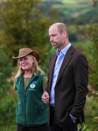 The Prince of Wales Meets Communities, Organisations and Farmers Tackling Flood Risk and Climate-Resilience in Monmouthshire and Herefordshire 01 10 2026. White Castle Farm, Monmouthshire, UK. The Prince of Wales during a visit to White Castle Farm to meet representatives from Stump Up For Trees, a community based environmental charity working across South Wales to restore native woodland and recognise its powerful potential to support sustainable solutions to flooding risk. The Prince met a local farming family who have partnered with the charity to use their land for upstream flooding interventions. He also joined volunteers participating in a seed collection activity and heard about the organisation™s progress towards its goal of plant  Copyright: xAndrewxParsonsx xKensingtonxPalacex xB66x xAvalonx 1139789052