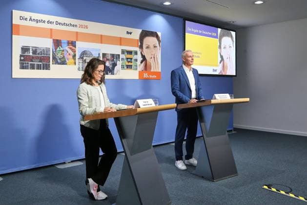 Berlin, Deutschland, 01.10.2026: Haus der Bundespressekonferenz: Pressekonferenz: R+V Versicherung - Studie: Die Ängste der Deutschen 2026: Isabelle Borucki und Grischa Brower-Rabinowitsch Copyright: xdtsxNachrichtenagenturx dts_137043