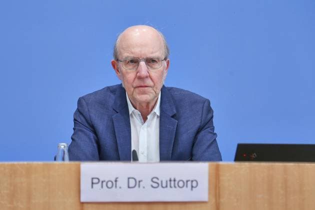 Berlin, Deutschland, 01.10.2026: Bundespressekonferenz: Postinfektiöse Erkrankungen: Versorgung, Forschung und Prävention am Beispiel von Long Covid: Norbert Suttorp, Mitglied der Leopoldina, Klinik für Infektiologie, Pneumologie und Intensivmedizin, Charité Berlin Copyright: xdtsxNachrichtenagenturx dts_137025