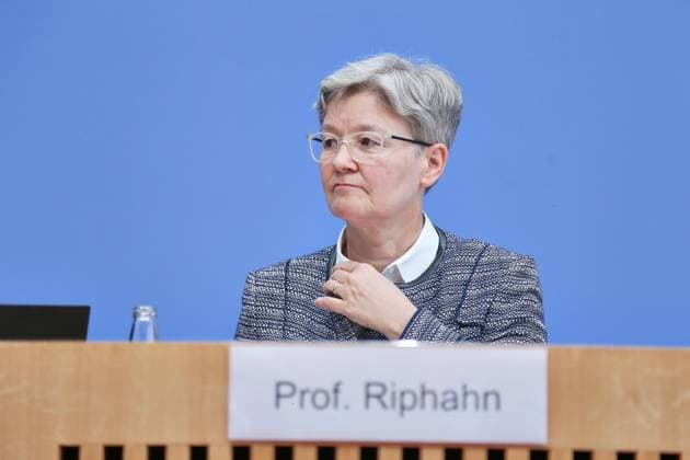 Berlin, Deutschland, 01.10.2026: Bundespressekonferenz: Postinfektiöse Erkrankungen: Versorgung, Forschung und Prävention am Beispiel von Long Covid: Regina T. Riphahn, Vizepräsidentin und Mitglied der Leopoldina, Ph.D., Lehrstuhl für Statistik und empirische Wirtschaftsforschung, Friedrich-Alexander-Universität Erlangen-Nürnberg Copyright: xdtsxNachrichtenagenturx dts_137031